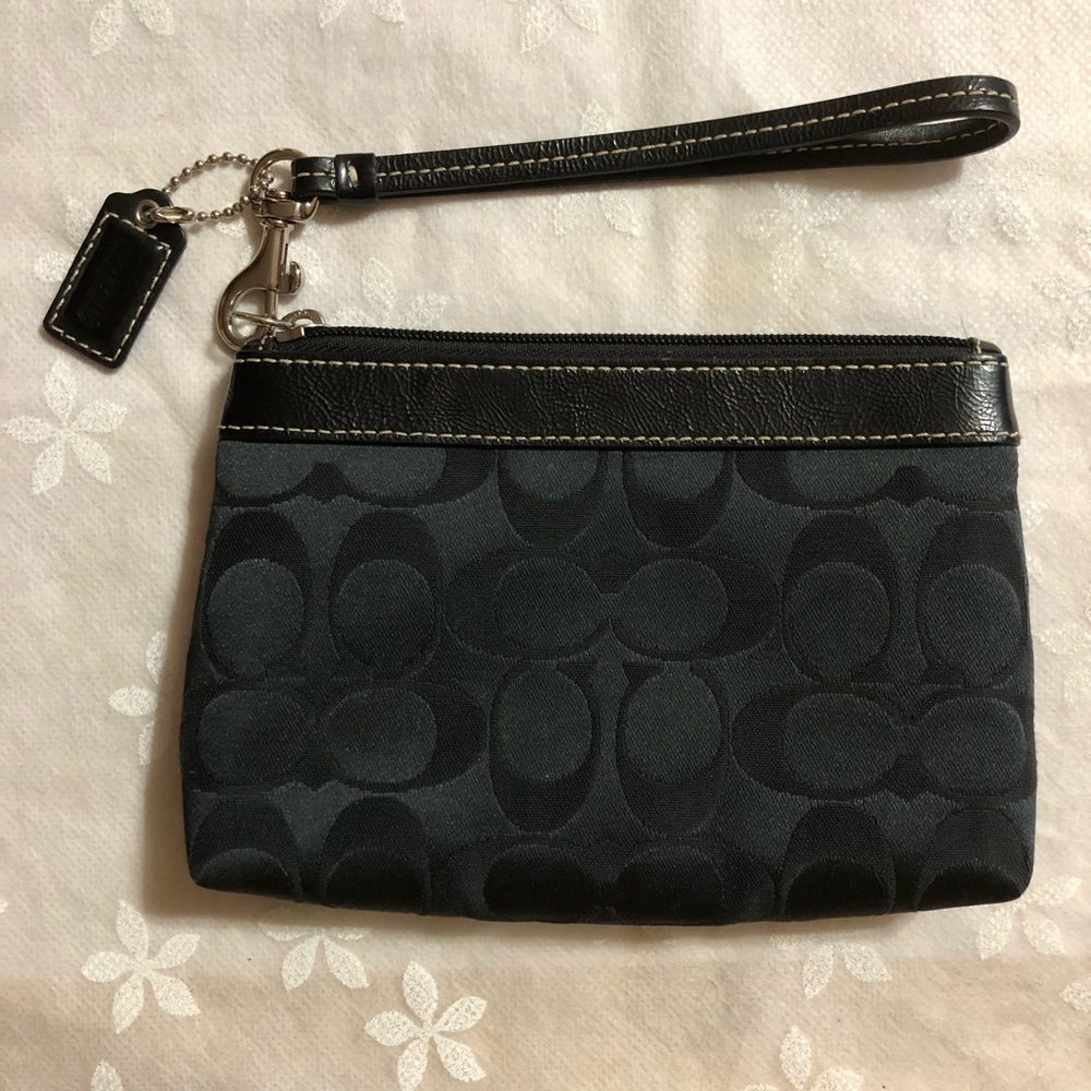 Black Coach Wristlet 🖤 - Picture 4 of 6
